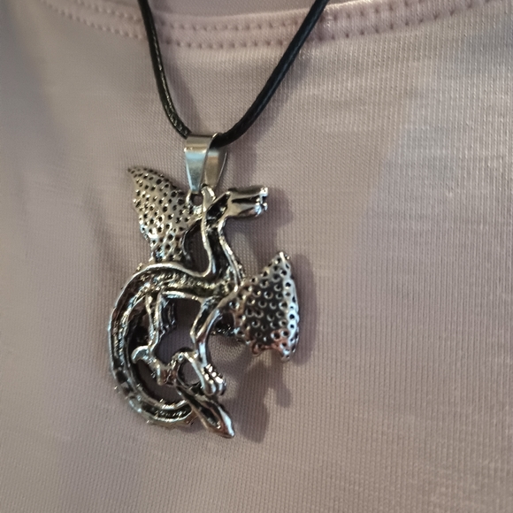 Hot New Halloween Horror Big Mama Dragon 17" Necklace - Picture 3 of 4